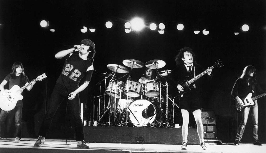 CENÁRIO POP: AC/DC